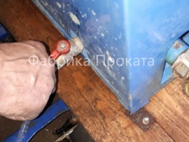 Проверяем подачу воды в бойлер краном слива воды